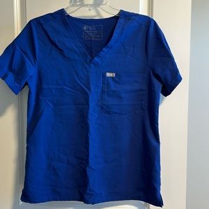 Figs 1 pocket scrub top